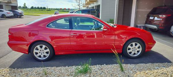 Mercedes-Benz CLK 320 - Only 64k Miles - Excellent Condition - $8,200 (Pingree Grove)63618720898691121