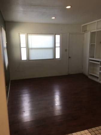 $1,499 / 1br - 1Bed / 1Bath / Secured 1 Car inside Parking / Washer / Dryer (Downtown)64037220272514122