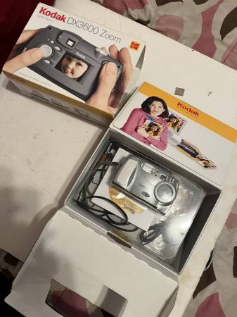 KODAK DX3600 ZOOM camera 1