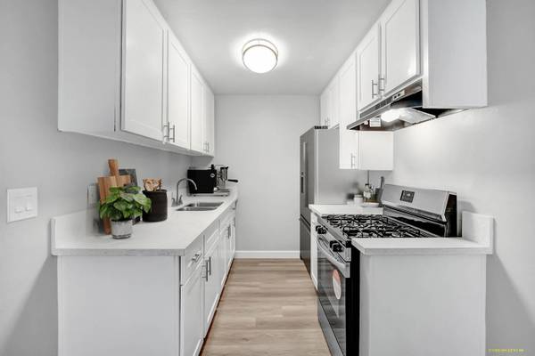 Studio in Beautiful North Hills w/ Large Closets, A/C, Granite 1