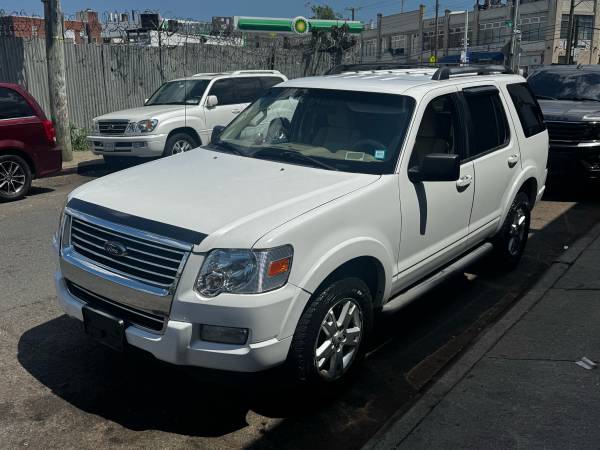 Ford Explorer - $2,900 (Ozone Park)63617982517379121