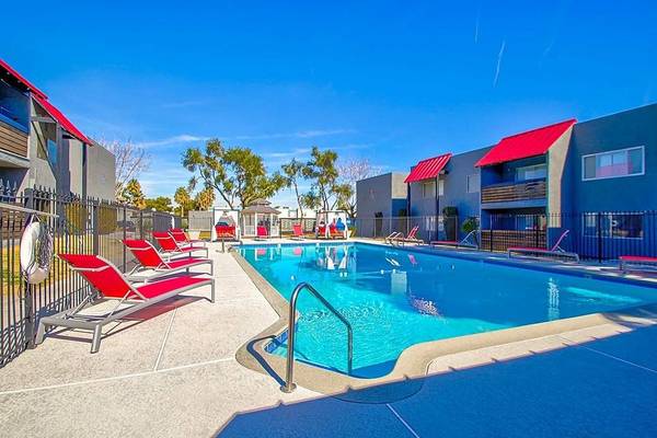 $999 / 1br - 800ft2 - Walk-In Closet, Upgraded Flooring, BBQ/Picnic Area (1600 E. University Ave., Las Vegas, NV)63907028244482121