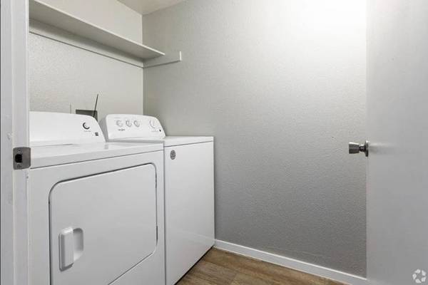 $1,566 / 1br - 676ft2 - ¡Cielo para gatos y perros! ¡Increíble comunidad amigable con mascotas! 1 dormitorio / 1 baño (Santa Fe)63659833232771121