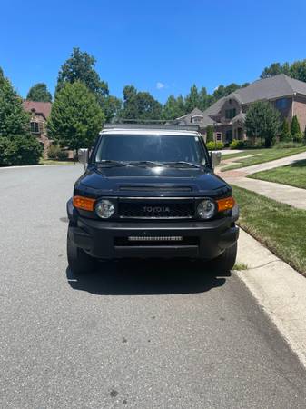 Toyota FJ Cruiser - $12,500 (Matthews)63617453846147120