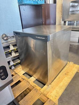 FLAKE Ice Machine SCOTSMAN N0922W-32A 1