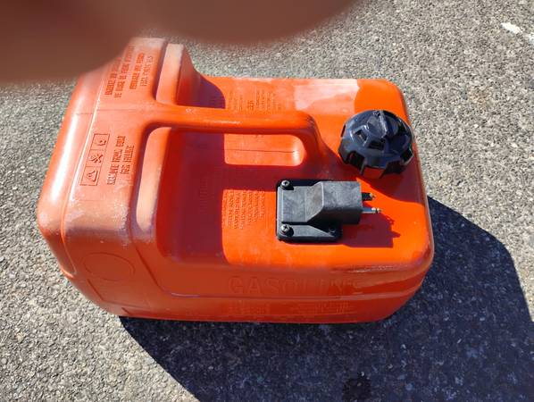 3.5-gal OutBoard Tank - $20 (Bellingham)634358621136671210