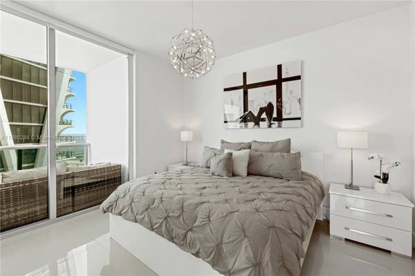 $5,800 / 2br - 1237ft2 - 💡 2/2.5 BISCAYNE: Furnished Beautifull Unit  This Magnificent Modern Luxury F (Biscayne)64049280392962122
