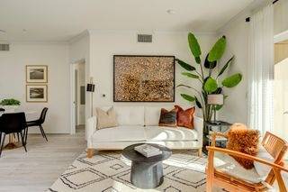 $3,299 / 2br - 930ft2 - ¡Vista a la cancha de voleibol!63818727777409120