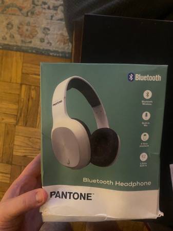 Pantone Bluetooth Headphones w/Mic 1