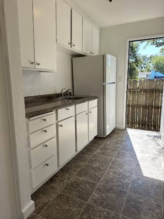 $2,200 / 2br - 10117 Old Redwood Hwy - 10111-#2 - Multi-Family in Windsor (healdsburg / windsor)63847330424961124