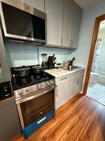 $680 / 3br - Rento Cuarto Grande en $680 con todas las utilidades incluidas! (East Elmhurst)63854287898755122