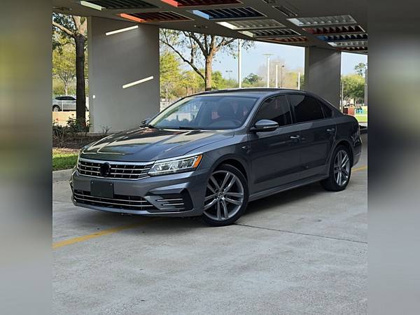 2018 Volkswagen Passat 2.0T R-Line Sedan 4D - $10890.0063622206017921120