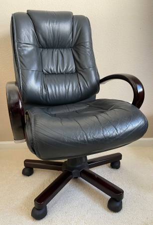 Executive Desk Chair 1