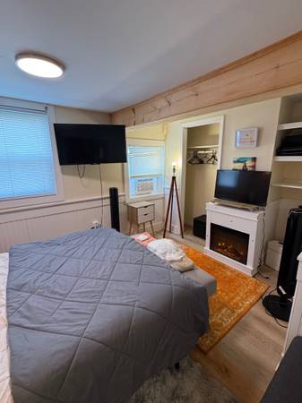 $489 / 2br - Cozy 2-BR All Utils Included Fully Furnished (Hampton)63931657358979121