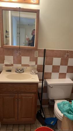 $1,895 / 3br - Marlboro  Htd 3 Bed On Broad St Prkng+Lndry+No Fee!!63824666989955122
