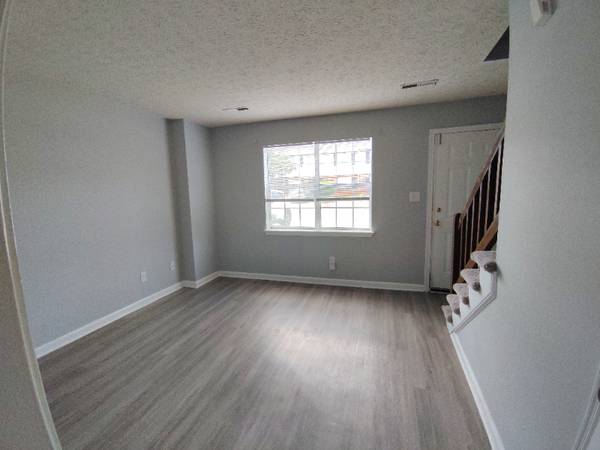 $1125.00 / 2br - 948ft2 - Cozy 2BR Townhouse in Lynchburg, VA - 1.5 Bath, $1125/mo - Available 063851969283971123