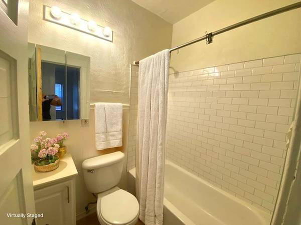 $1,300 / 2br - 2BR in the Heart of Uptown! Spacious Kitchen! MOVE IN SPECIAL! (Uptown)63990384072835123