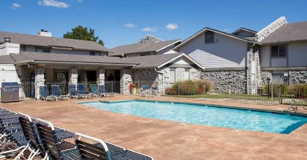 $935 / 2br - 975ft2 - BBQ Grills throughout the community, Gated Community, Assigned Parking (Lakewood Gardens offers a comfortable, convenient lifes)63806171514625120