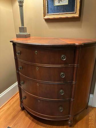 Vintage Mahogany Demilune Chest of Drawers with pie-patched Top 1