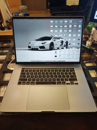 LIKE NEW MACBOOK PRO I9 2TB SSD MACOS / WINDOWS with case 1