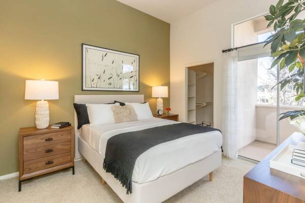 $2,789 / 2br - 1154ft2 - 🎃Sin trucos, solo golosinas; ¡Hogar espantoso en alquiler!🏡2 habitaciones|2.5 BT (17621 W. Pauline Ct., Canyon Country, CA)63818700842371120