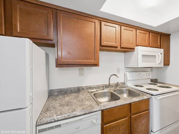 $1,119 / 2br - 830ft2 - 2B/1B, Located in West Chester, Private Balcony (6615 Fountains Blvd, West Chester, OH)63974614306691121