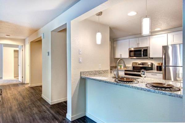$2,655 / 2br - 1250ft2 - Tour Today, Outdoor swimming pool and two whirlpool spas (Downtown City of Bellevue)63838110324483120