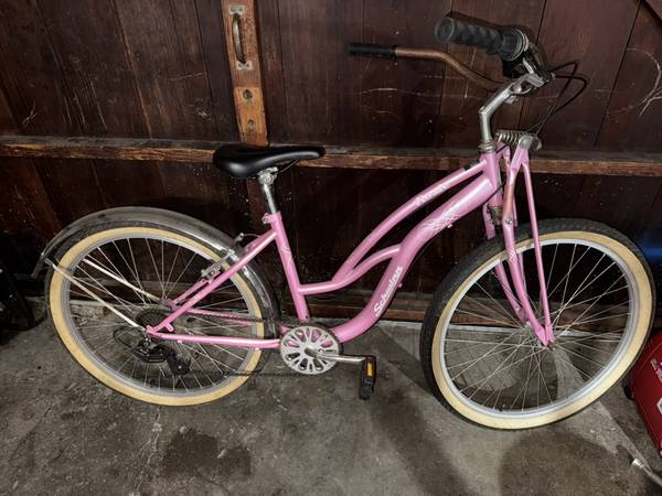 Schwinn Roxie Women's Cruiser 1
