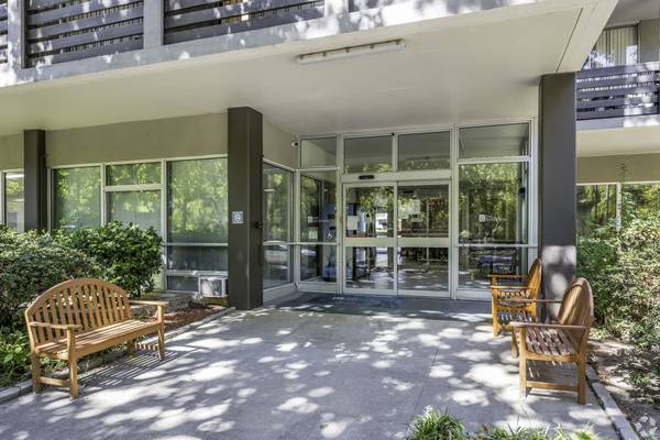$1,395 / 330ft2 - Steps from Everything, Miles from Ordinary! The Riverview 55+ (415 P Street Sacramento, CA)63919498030211120