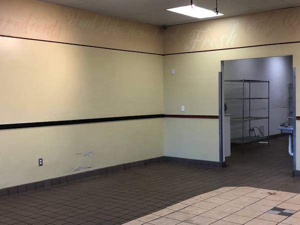 $2,500 / 1220ft2 - Commercial Space Available in Riverbank CA - 1-Month Free (Riverbank)63970446149506123