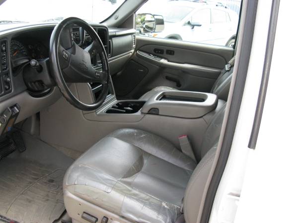 2005 CHEVY SUBURBAN - $6,500 (BREMERTON)63442185813249123
