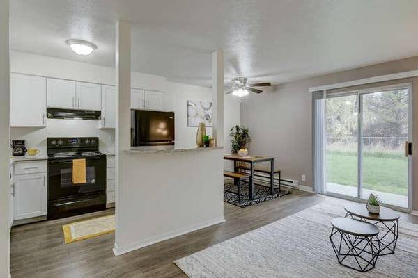 $1,215 / 1br - 614ft2 - New Countertops, Detached Garage Included, New Painted Cabinets (Boise, ID)63794945583747124
