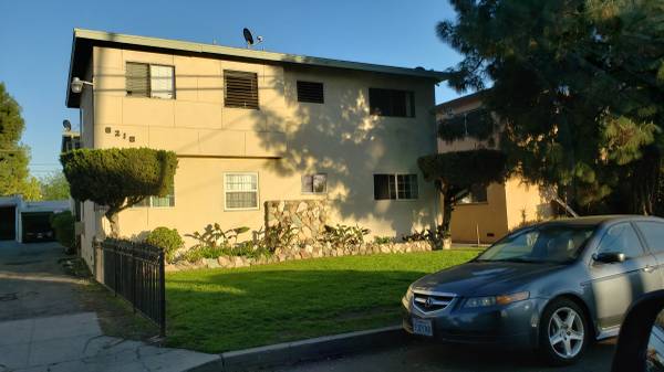 $1,695 / 1br - 600ft2 - $1695 - 1 + 1 N.HWD Large Upper Rear End Unit APT FOR LEASE (North Hollywood)63871321109379121