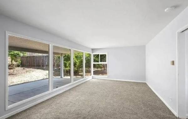$950 / 2br - Welcome to this cozy 2-bedroom, 1-bathroom home for rent (San Diego, CA)63932990136579122