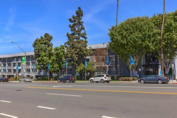 $1,940 / 525ft2 - Fitness Studio, Easy Access to the 22 and 405 Freeways, Soothing Spa63863895444995122