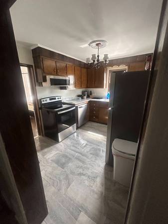 $675.00 / 1br - Charming Room in Bristol! - UTILITIES, INTERNET & MORE INCLUDED63786354549377122