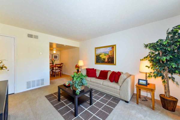 $1,233 / 2br - 1150ft2 - Wonderful location for commuters! We're near public transit (East Point - Near Washington Plaza)63921561358082122