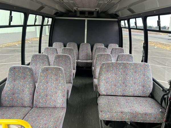 Autobús Ford E-450 del 2006, pocos kilómetros - $9.500 (Fremont)63438520203267124
