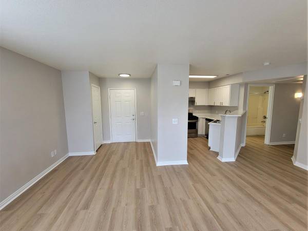 $1,714 / 2br - 917ft2 - Cancha de baloncesto al aire libre de tamaño completo, alfombra mullida, área de juegos63671008348801120