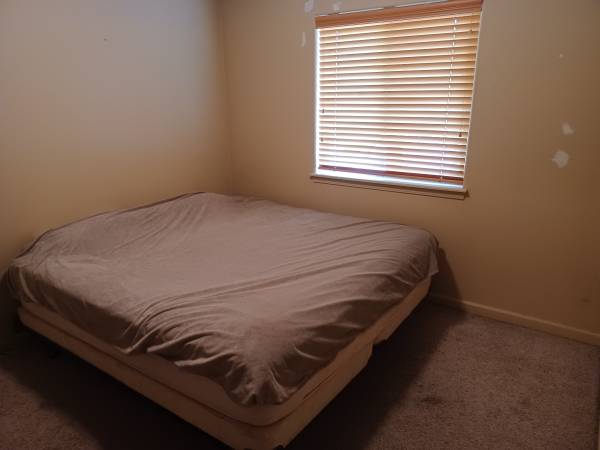 2 rooms available 1