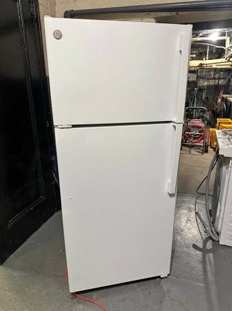 Fridge – Good for Garage or Rental 1