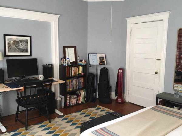 $800 / 4br - 1 Room Available October 1st in 4 Bedroom Apt. in Washington Square! (Brookline)63869887947137121