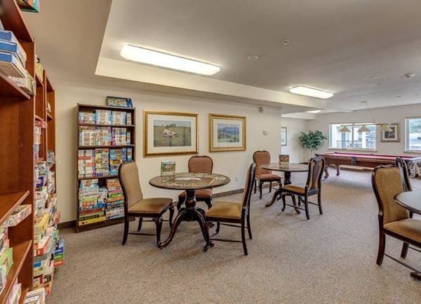 $1,925 / 2br - Planned Social Events, Efficient Appliances, Arts & Crafts Facility (149 South 140th Street, Burien, WA)63870756845185124