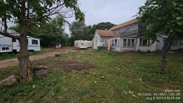 $27,900 / 4br - Handyman Special - 1105 P Ave Milford, IA (Milford)63617059586179121