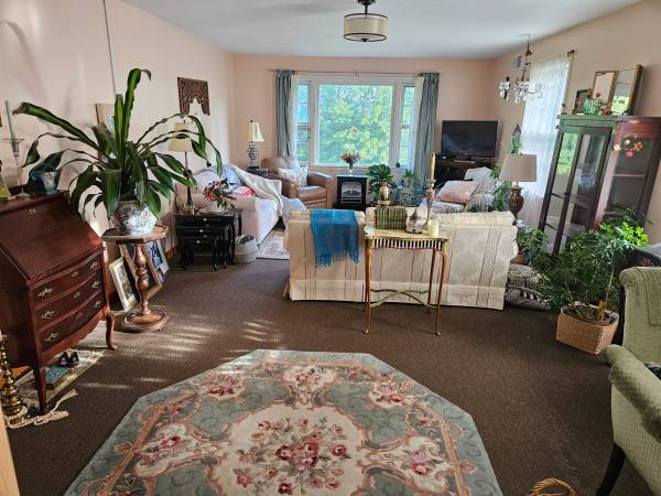 $1,250 / 2br - TWO BEDROOM 1 BATH AVAILABLE NOVEMBER 1 (Endicott)64035575778563122