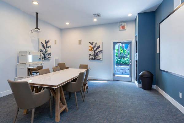 $3,595 / 3br - 1235ft2 - 1235sqft  3 Bedroom with washer and dryer (Oceanside)63663736955267121
