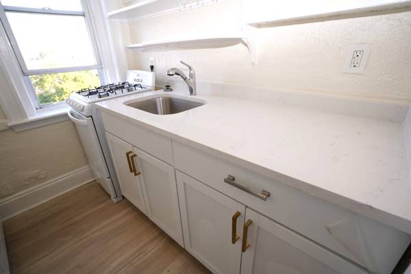 $2,245 / 1br - Sunny, Top Floor, 1 Bed. New kitchen cabinets and countertops. NO FEE! (Allston)63828339255299122