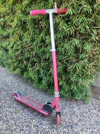 Razor A Kick Scooter for Kids and Teens - Pink 1