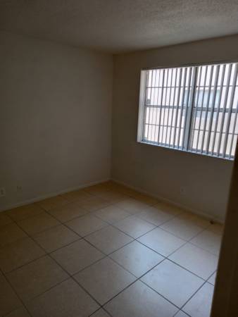 $1,615 / 1br - 640ft2 - Great Location, Spacious Bright 1Bed x1Bath apartments, Laundry onsite (Hollywood)64049278166785124