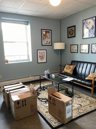$850 / 1000 pies² - Suite con una amplia sala abierta, 2 oficinas privadas y una sala administrativa (Brattleboro)63313379174785123